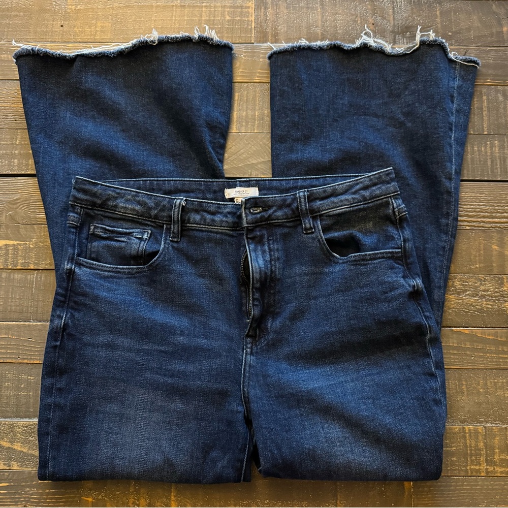 Forever 21 wide leg bell bottom medium wash jeans size 32